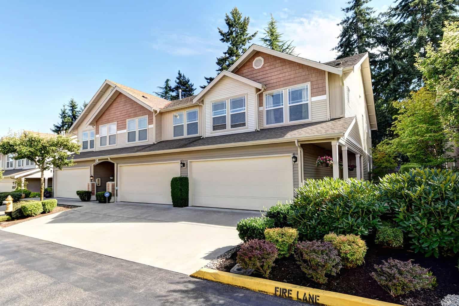 2 story lynnwood townhouse