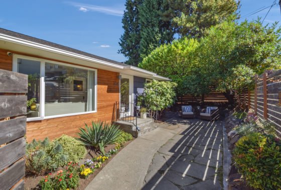 MID-CENTURY MODERN CHARMER IN WEST SEATTLE