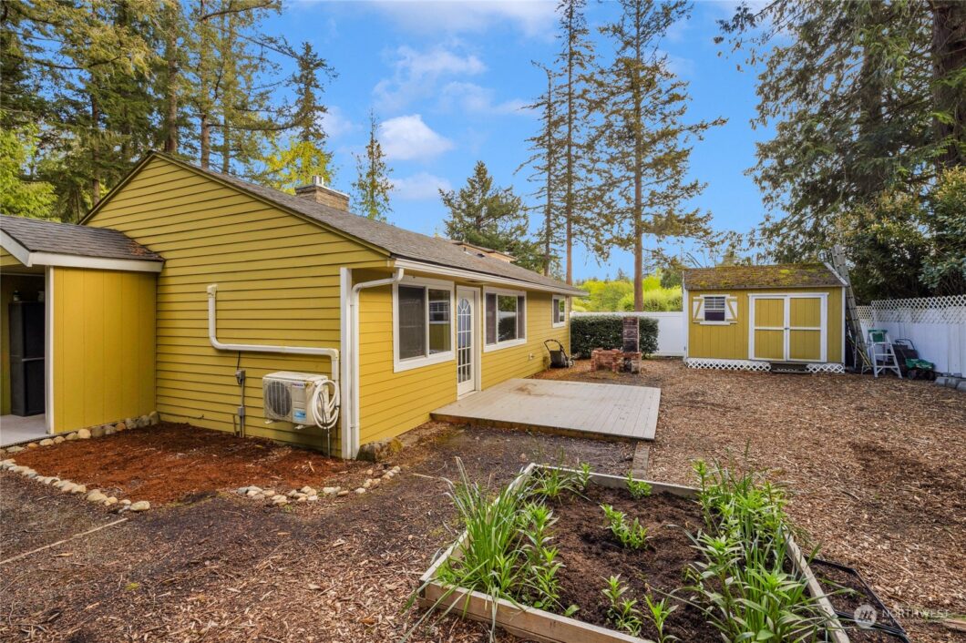 22004 SE 20th Street Sammamish Washington | The Madrona Group