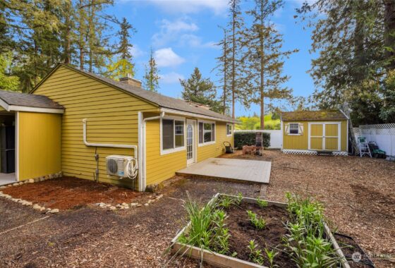 22004 SE 20th Street Sammamish Washington | The Madrona Group